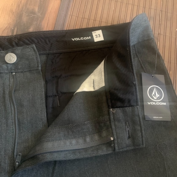 Volcom gray men’s shorts 🩳 - Picture 4 of 6